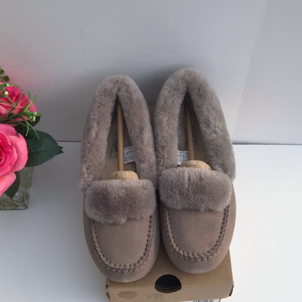 UGG Dakota Spill Seam